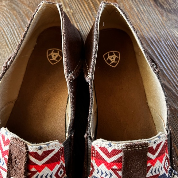 Ariat slip ons. Used but not damaged size 8 - Picture 3 of 4